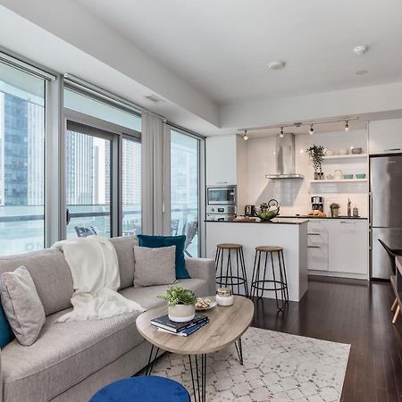 Condo Downtown, Cn Tower, Financial District Торонто Екстериор снимка