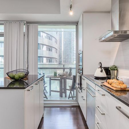 Condo Downtown, Cn Tower, Financial District Торонто Екстериор снимка