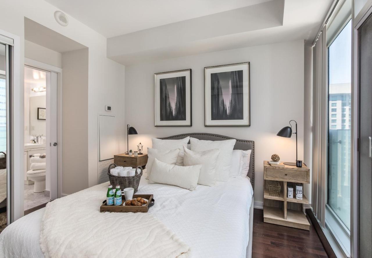 Condo Downtown, Cn Tower, Financial District Торонто Екстериор снимка
