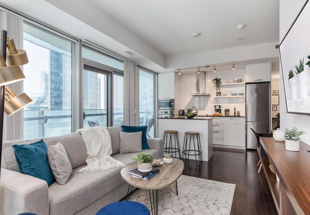 Condo Downtown, Cn Tower, Financial District Торонто Екстериор снимка
