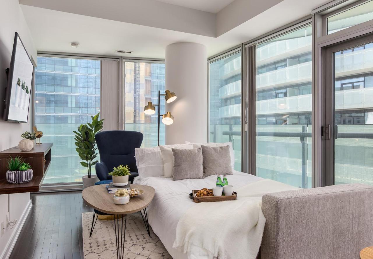 Condo Downtown, Cn Tower, Financial District Торонто Екстериор снимка