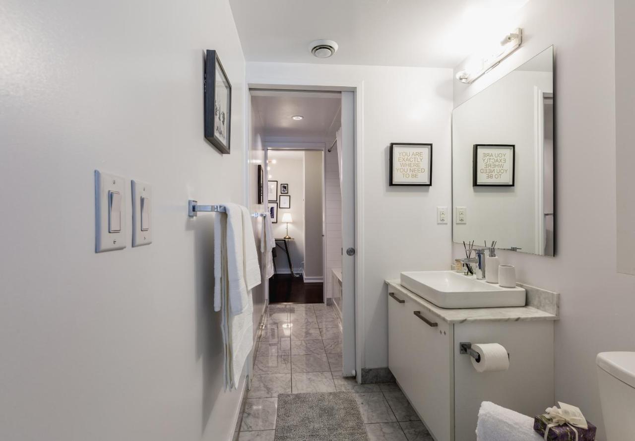 Condo Downtown, Cn Tower, Financial District Торонто Екстериор снимка