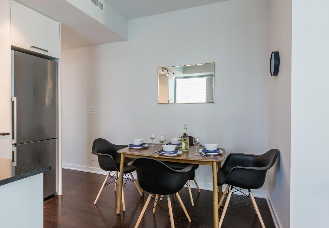 Condo Downtown, Cn Tower, Financial District Торонто Екстериор снимка