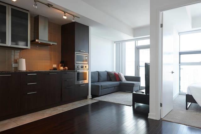 Condo Downtown, Cn Tower, Financial District Торонто Екстериор снимка
