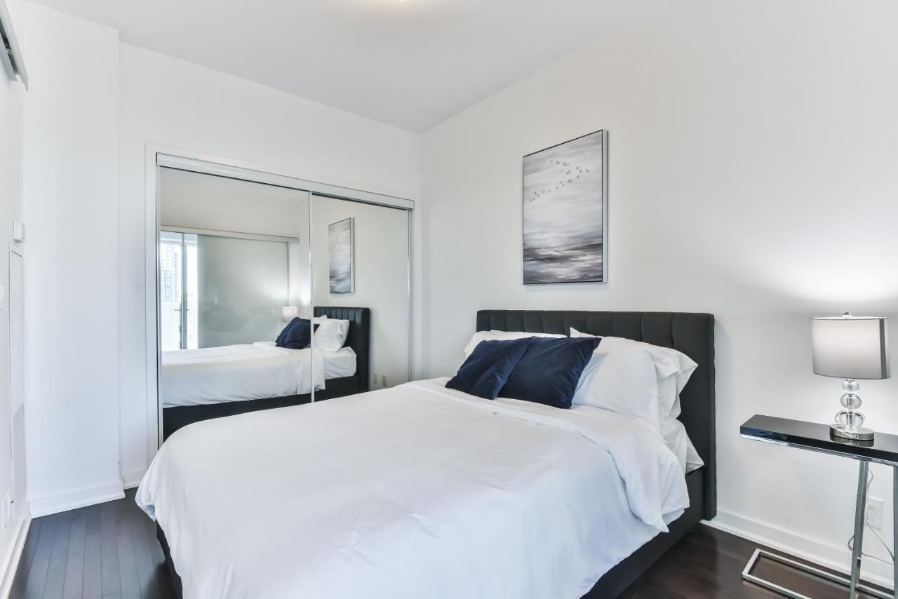 Condo Downtown, Cn Tower, Financial District Торонто Екстериор снимка