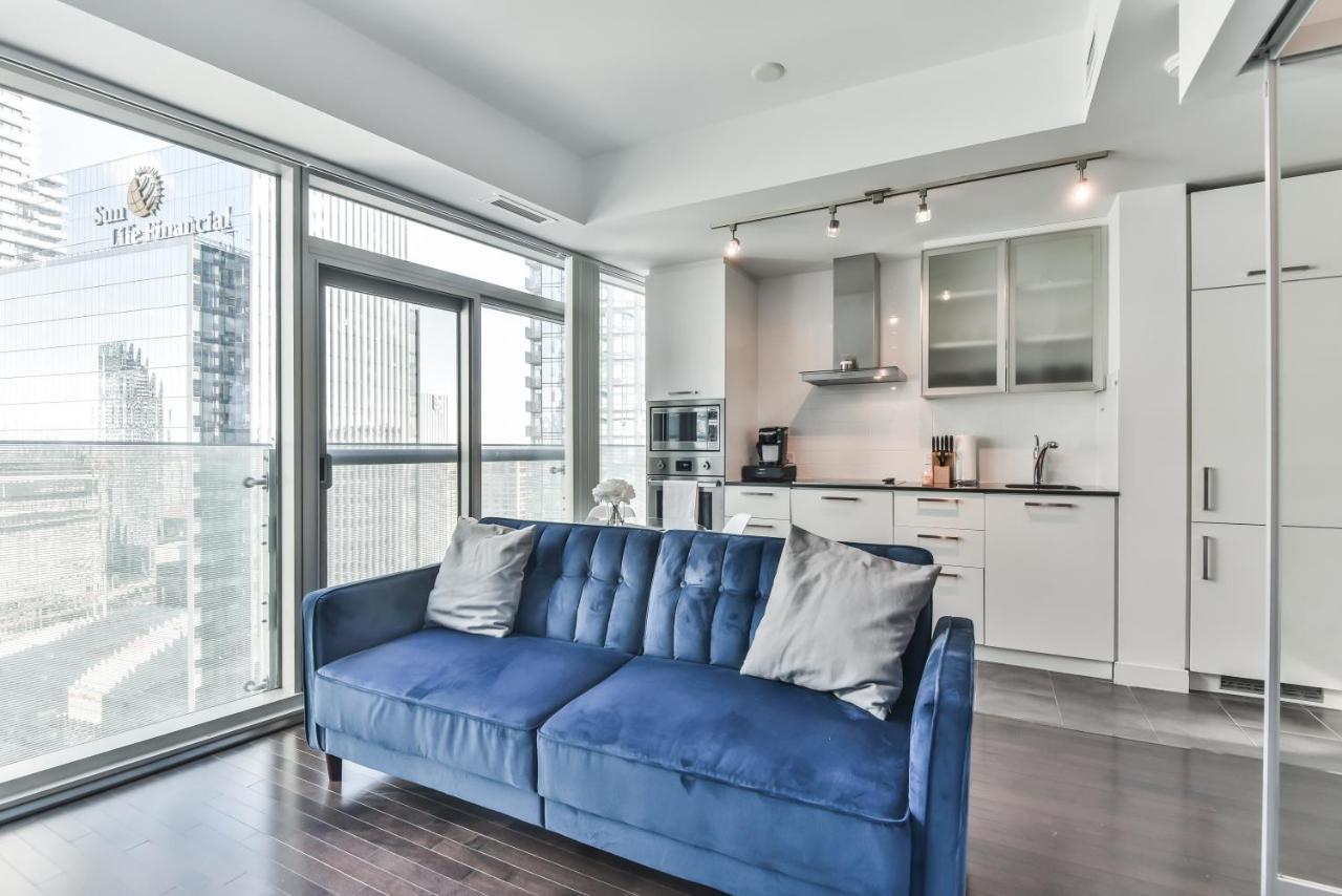 Condo Downtown, Cn Tower, Financial District Торонто Екстериор снимка