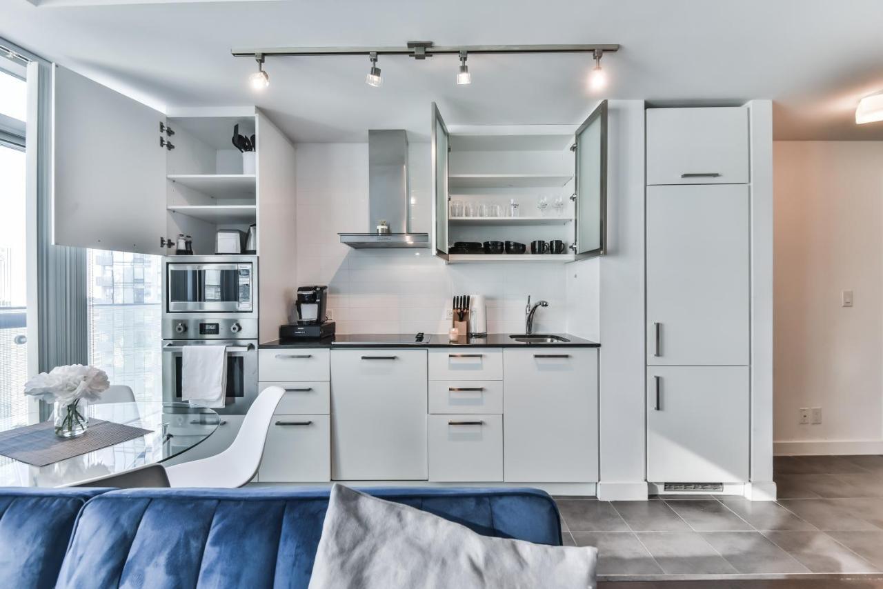 Condo Downtown, Cn Tower, Financial District Торонто Екстериор снимка