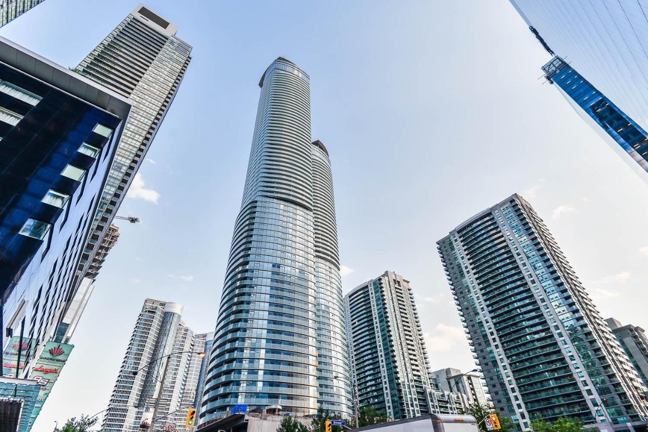 Condo Downtown, Cn Tower, Financial District Торонто Екстериор снимка