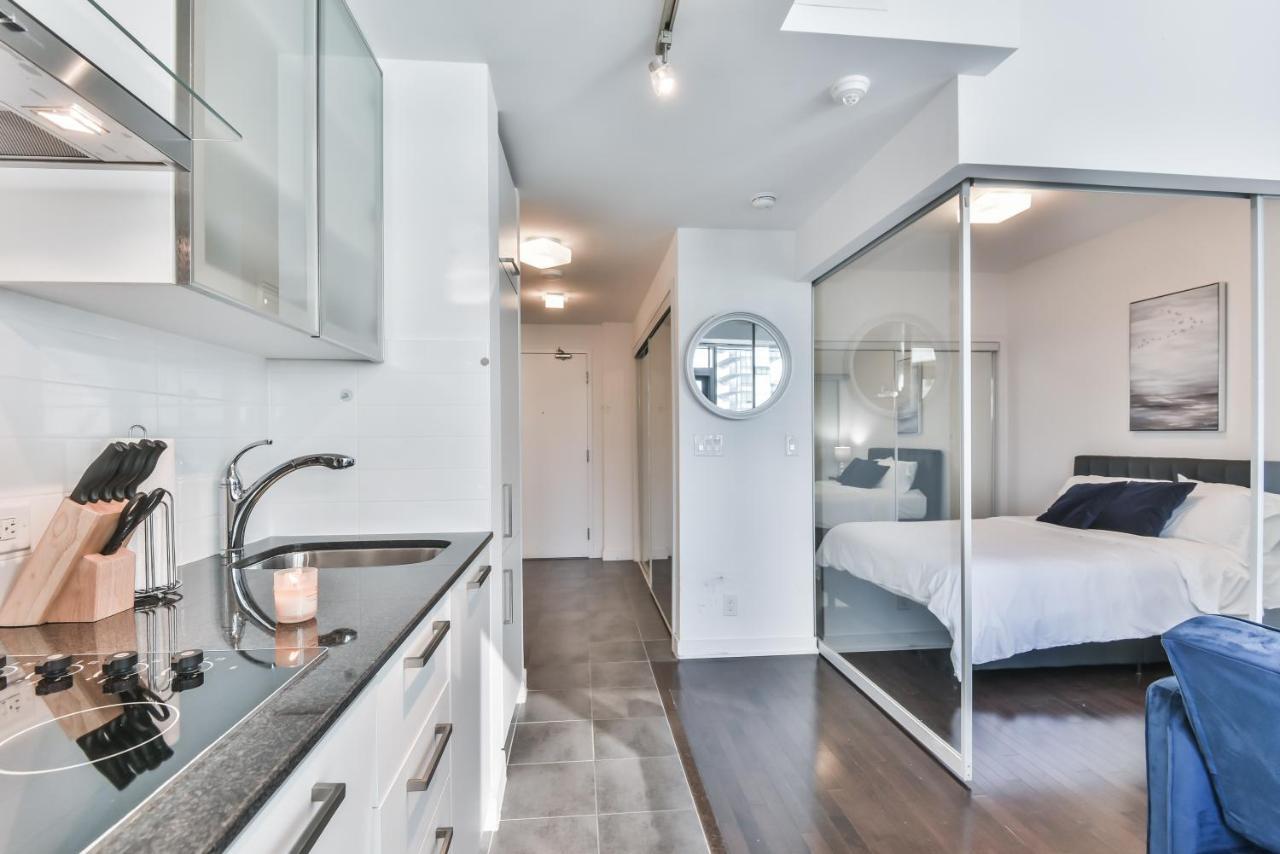 Condo Downtown, Cn Tower, Financial District Торонто Екстериор снимка