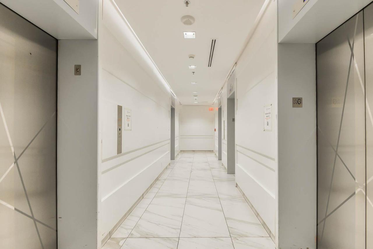 Condo Downtown, Cn Tower, Financial District Торонто Екстериор снимка